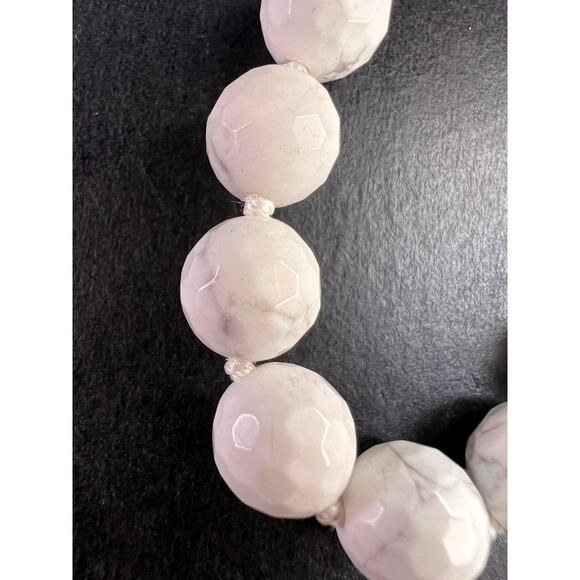 NEW howlite graduated knotted necklace with sterling silver clasp - Picture 11 of 13